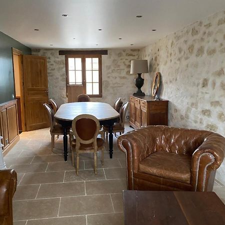 La Maison Du Caillou Bed & Breakfast Pontarme Bagian luar foto
