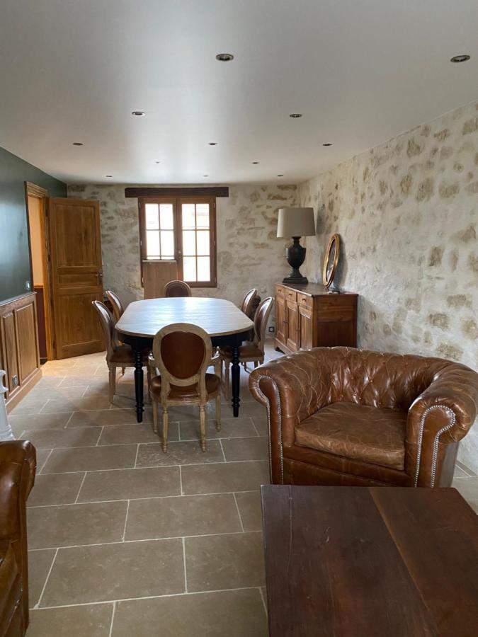 La Maison Du Caillou Bed & Breakfast Pontarme Bagian luar foto