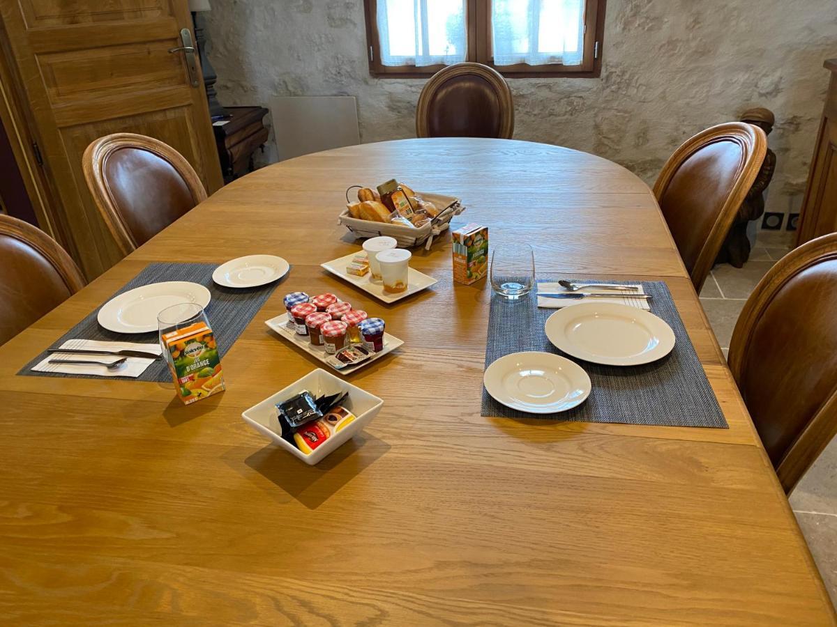 La Maison Du Caillou Bed & Breakfast Pontarme Bagian luar foto