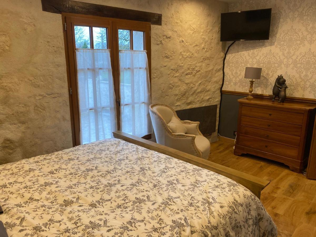 La Maison Du Caillou Bed & Breakfast Pontarme Bagian luar foto