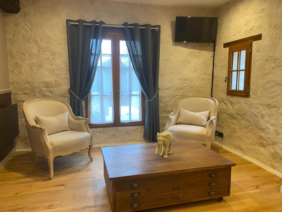 La Maison Du Caillou Bed & Breakfast Pontarme Bagian luar foto